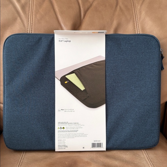 CASE LOGIC Denim Look Tablet Sleeve - Picture 4 of 6